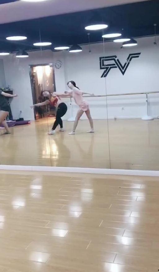 吃瓜版舞蹈,轻松欢快的夏日舞曲，带你领略瓜田乐趣