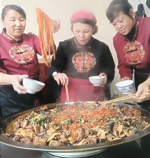 韩城饭店老板吃瓜新闻,韩城饭店老板意外成为吃瓜群众焦点