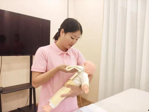 家政阿姨吃瓜,家政阿姨的夏日“吃瓜”趣事