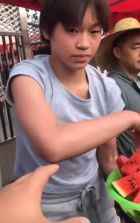 全红婵吃瓜,揭秘网红美食背后的故事