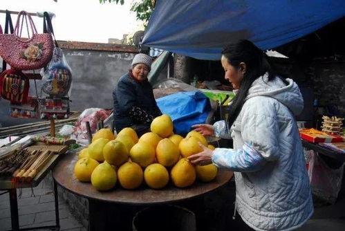 奉节王丽吃瓜,瓜田里的美食探索之旅
