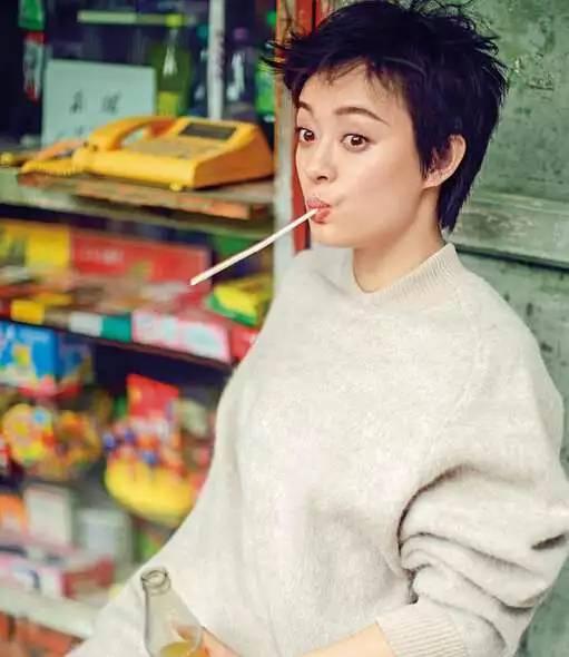 短发吃瓜,揭秘娱乐圈幕后趣事