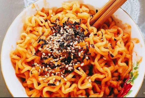 瓜哥吃火鸡面,勇闯火鸡面美食之旅